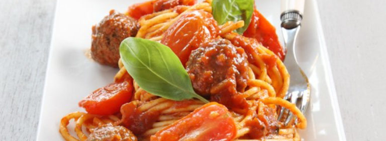 Spaghetti z pulpecikami i pomidorkami cherry
