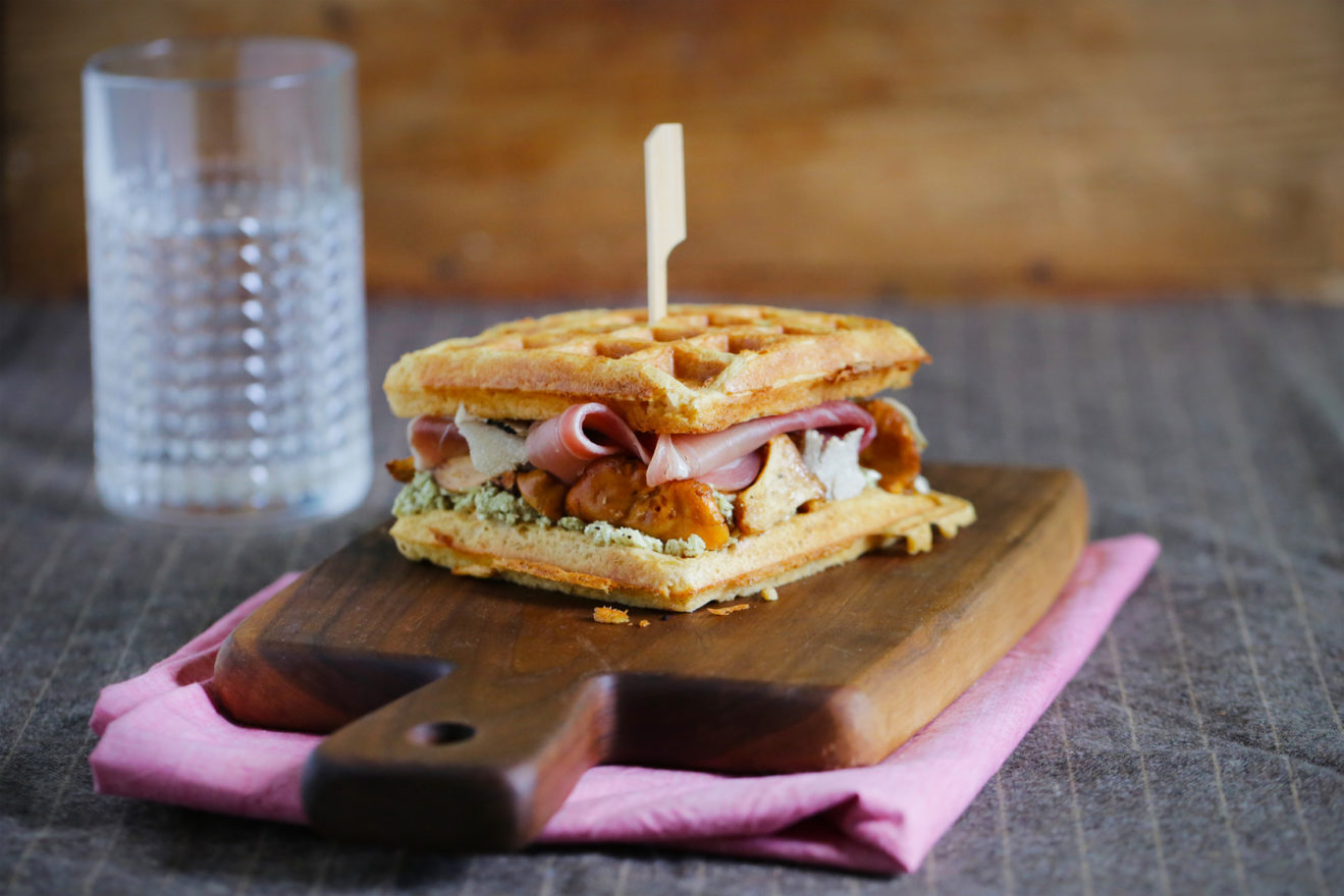 Waffle sandwich with prosciutto, chanterelles and cream cheese meal