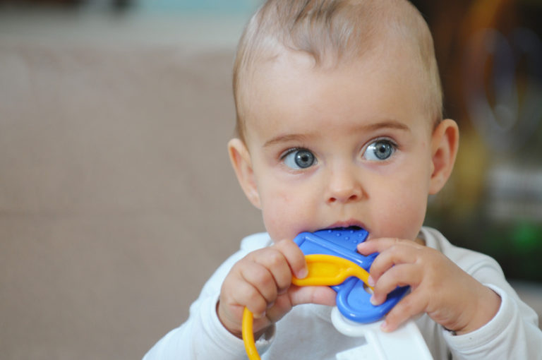 Ząbkowanie u niemowlaka – najczęstsze objawy