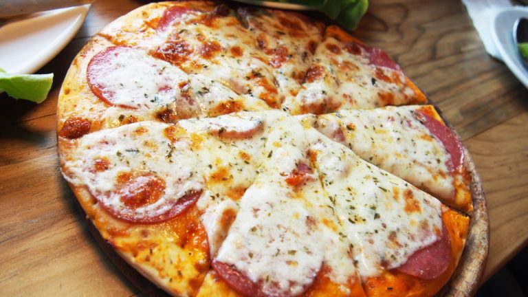 Poznaj 3 sekrety prawdziwie włoskiej pizzy i przygotuj ją sam w domu