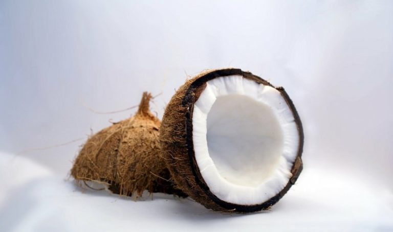 Czego nie wiesz o kokosie? Właściwości oleju kokosowego