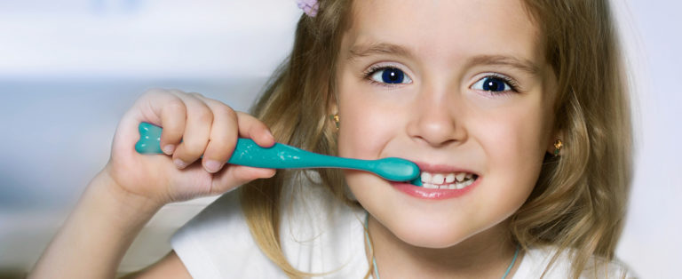 Prawidłowa higiena „mleczaków” a zdrowie zębów stałych