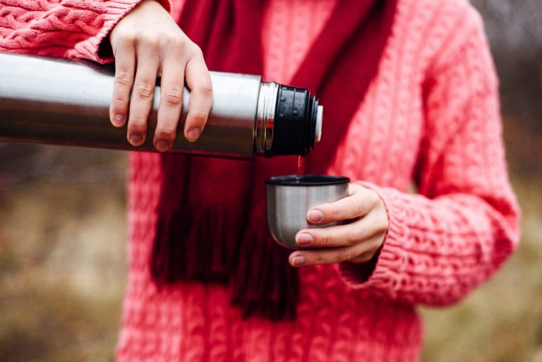 Herbata w termosie – o czym należy pamiętać przygotowując napój na wynos?