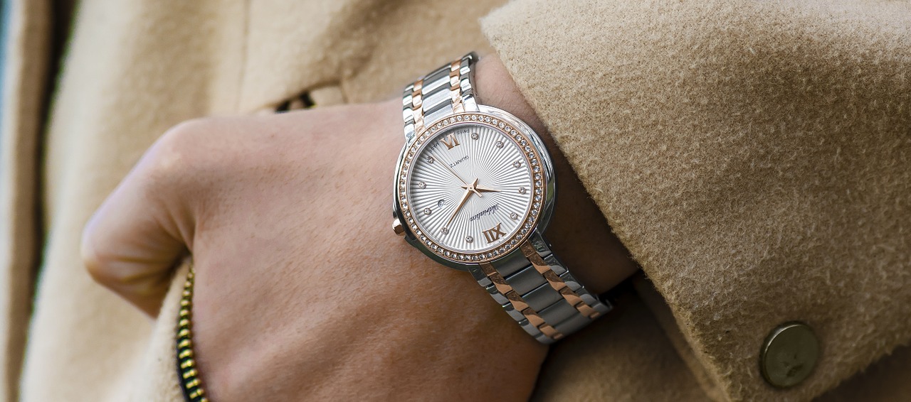 O czym pamiętać, kupując damski zegarek na rękę?