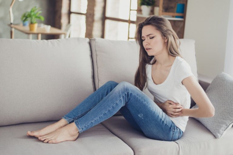 Nudności przed okresem – czy mogą wskazywać na ciążę?