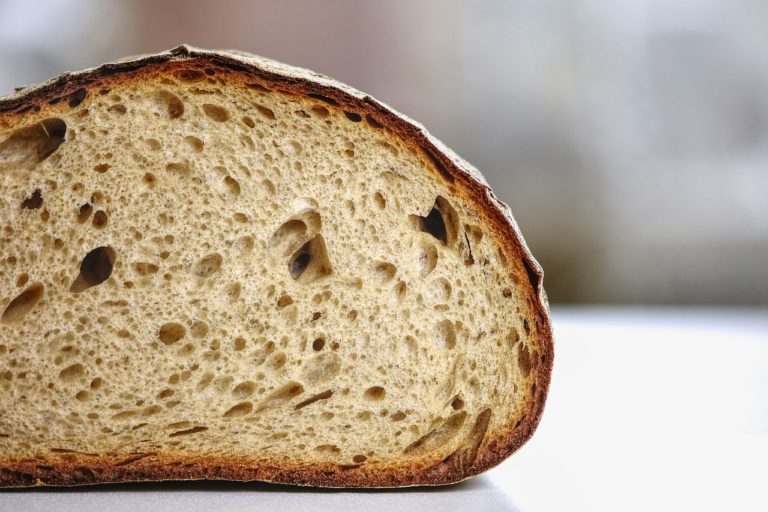 Jaką mąkę wybrać do wypieku domowego chleba?