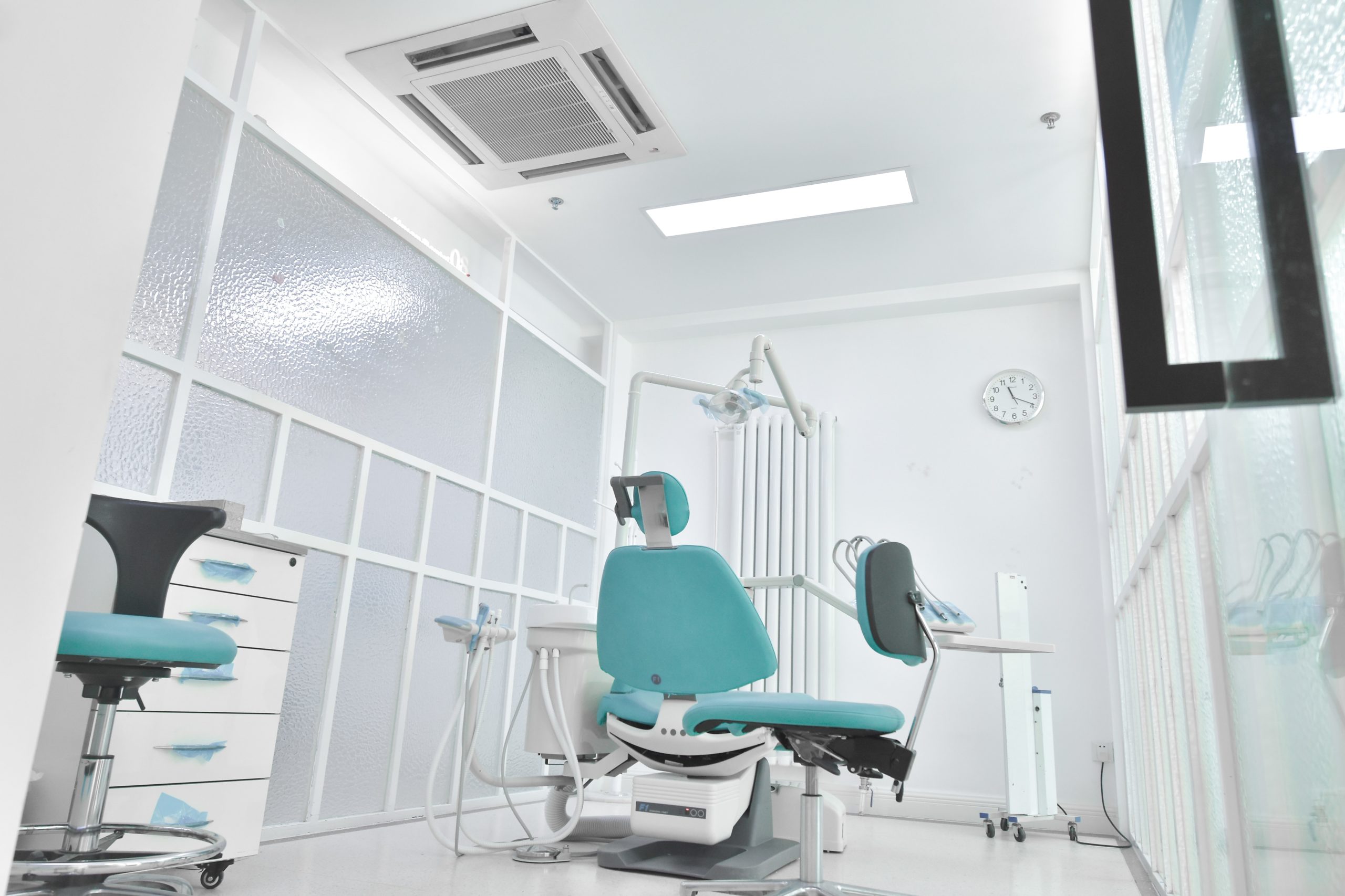 Polacy unikają regularnych wizyt u stomatologa