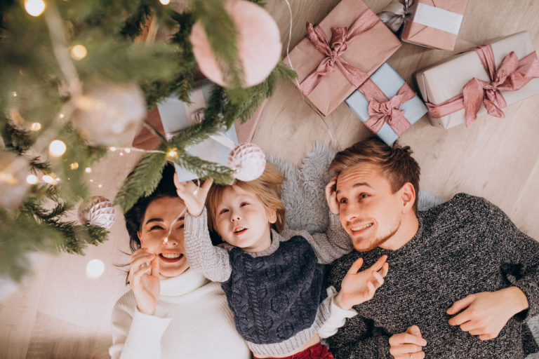 Stresy świętego mikołaja…Czyli kilka zagadnień, które każdy rodzic powinien zgłębić przed Świętami