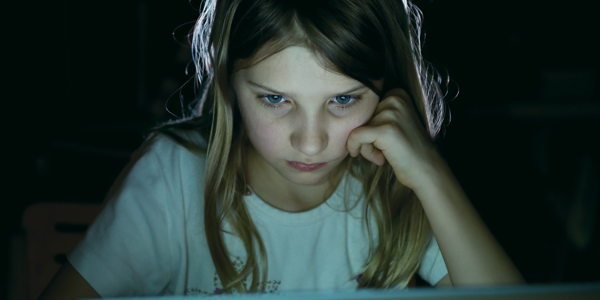 Uzależnienie od elektroniki, czyli kiedy dziecko ucieka w wirtualny świat