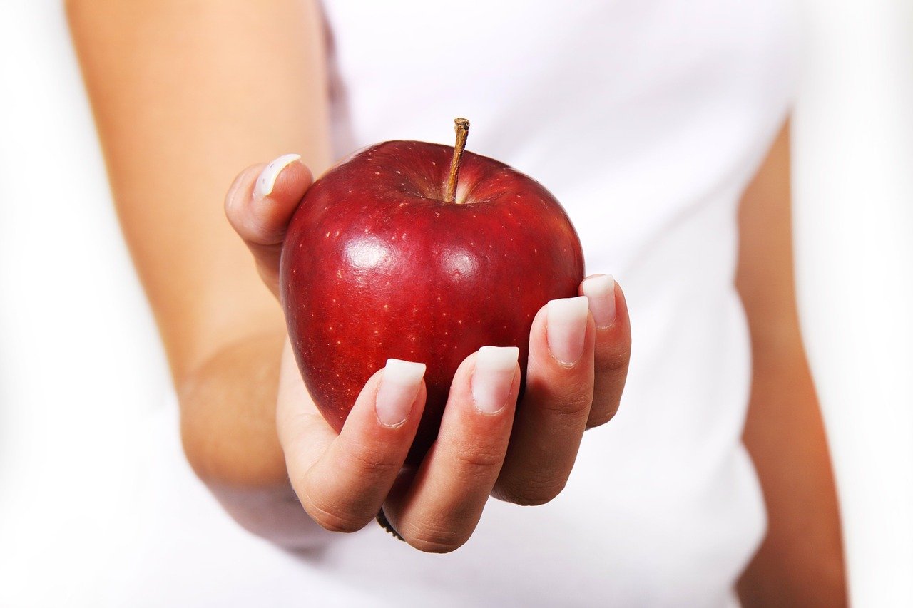 Jabłko – owoc zero waste – 4 ciekawe sposoby na wykorzystanie skórek i gniazd nasiennych