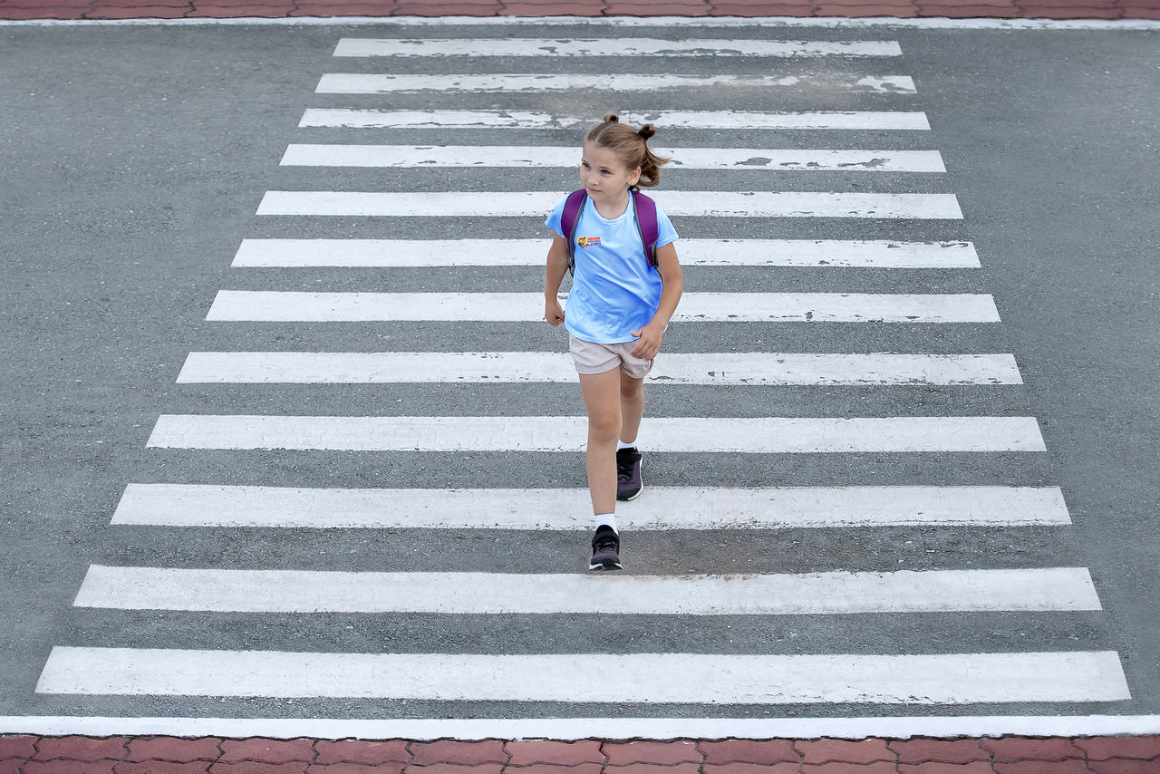 Jak w 4 prostych krokach nauczyć dziecko bezpiecznego zachowania na drodze?