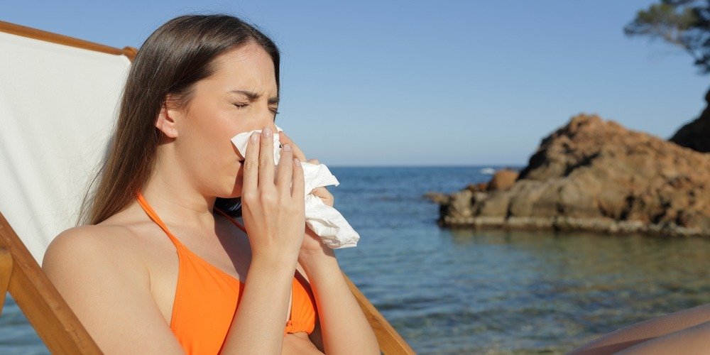 Alergik jedzie na wakacje – o czym musi pamiętać? Wakacyjna apteczka alergika