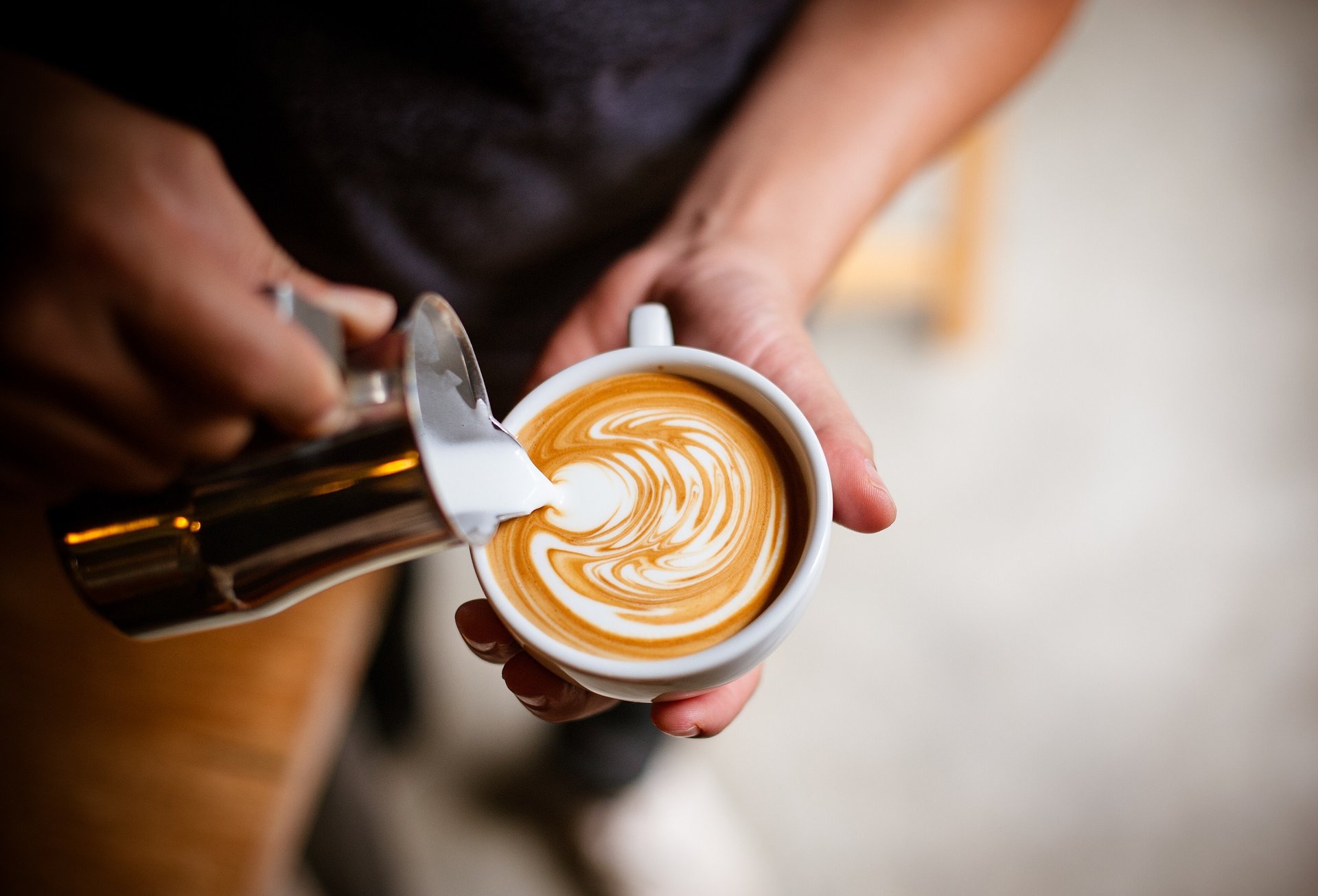 Sekret idealnie spienionego mleka – proste wskazówki dla kawoszy