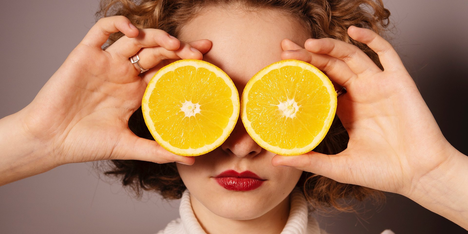 Nie rozstawaj się z latem – postaw na kosmetyki pachnące owocami!