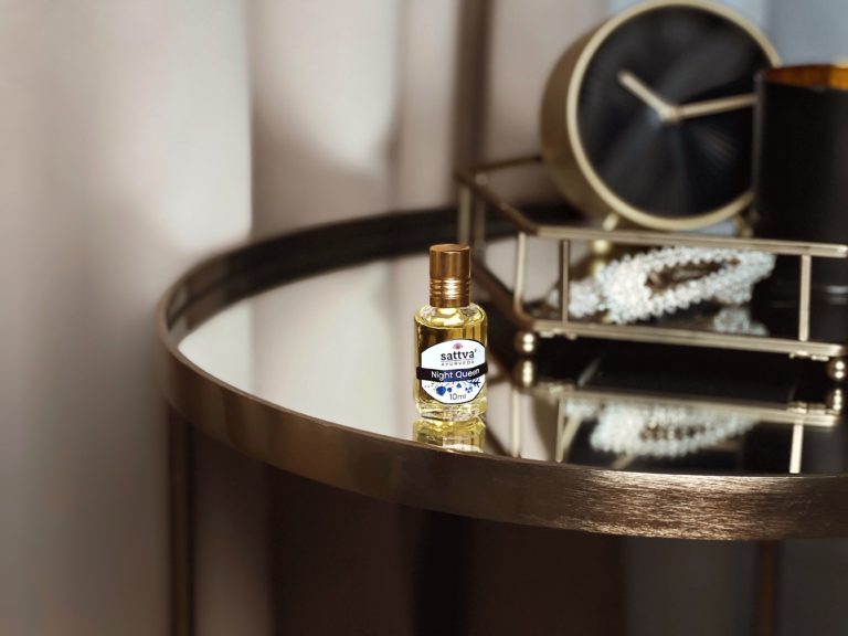 Kobiecość otulona zapachem – nowa linia perfum w olejku