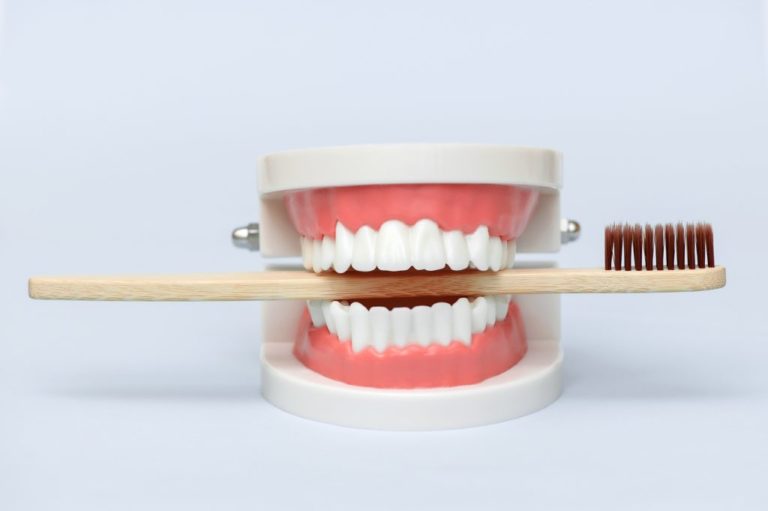 5 najpowszechniejszych mitów o protezie dentystycznej
