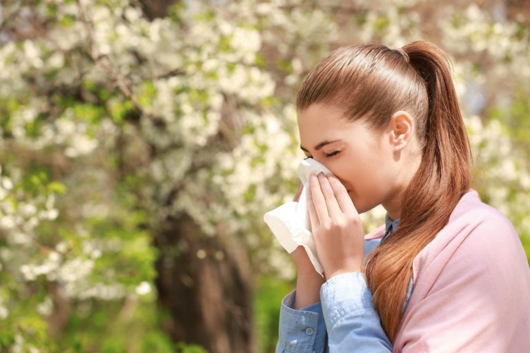Majówka alergika – o czym warto pamiętać wybierając się na długi weekend