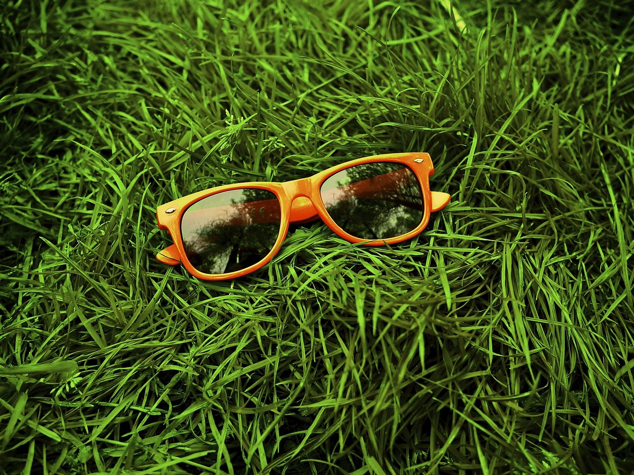 Okulary przeciwsłoneczne – niezbędny element przez cały rok