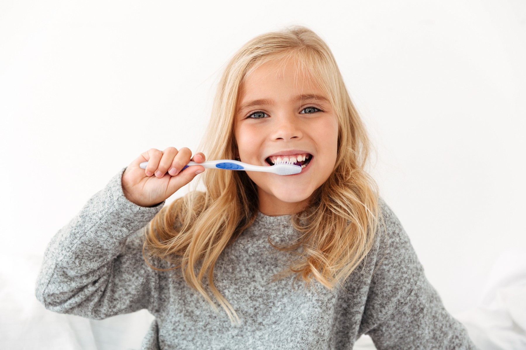 Bezpieczne ferie: co robić, gdy dziecko złamie lub wybije ząb?