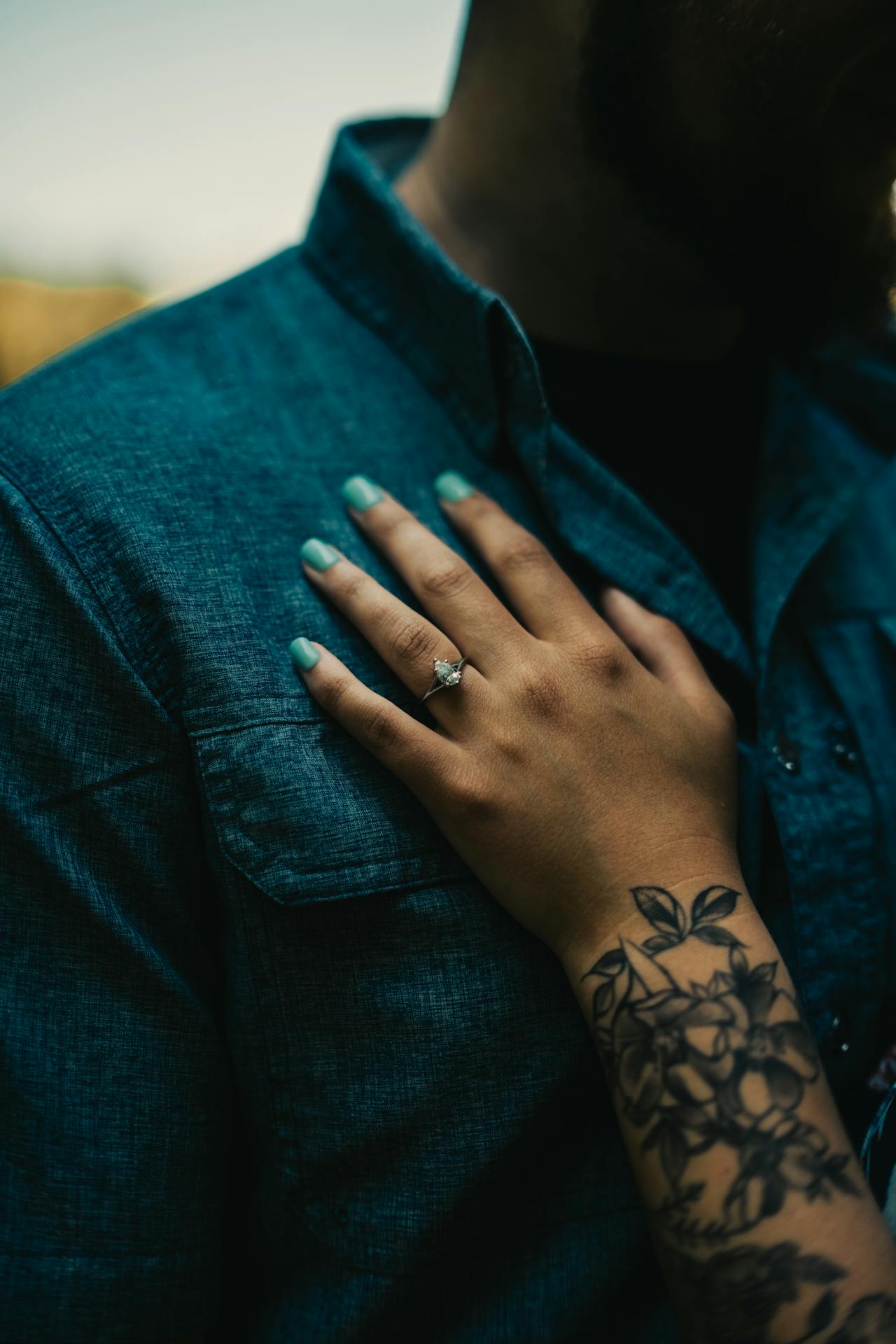 Pierścionki zaręczynowe w nowoczesnym stylu – połączenie minimalizmu, elegancji i osobowości