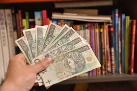 Ukryte koszty edukacji – na jakie dodatkowe płatności muszą przygotować się rodzice, mimo że szkoła jest „bezpłatna”?