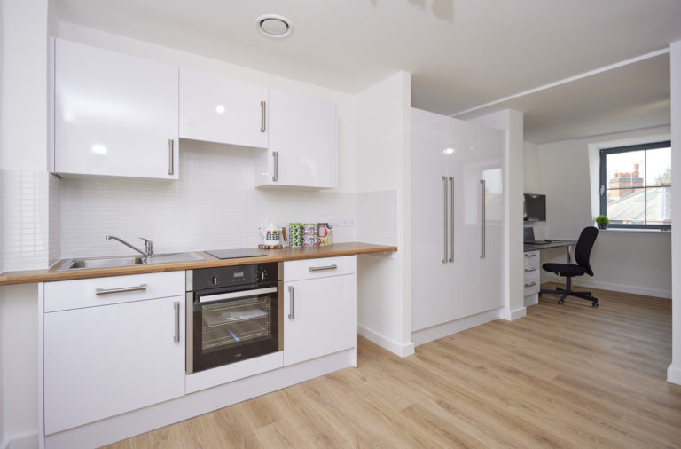 Jakie trendy meblarskie dominują w 2025 roku?